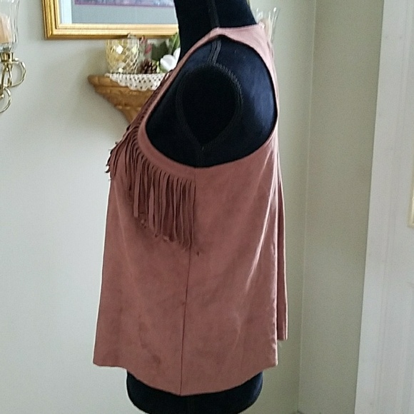 Sleeveless top with fringe on front, by Hollister, - Picture 3 of 6